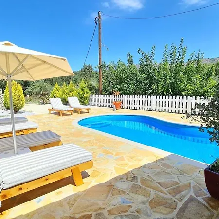 Nikolas Villa *